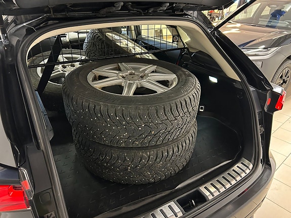 Lexus NX300h 9 of 15