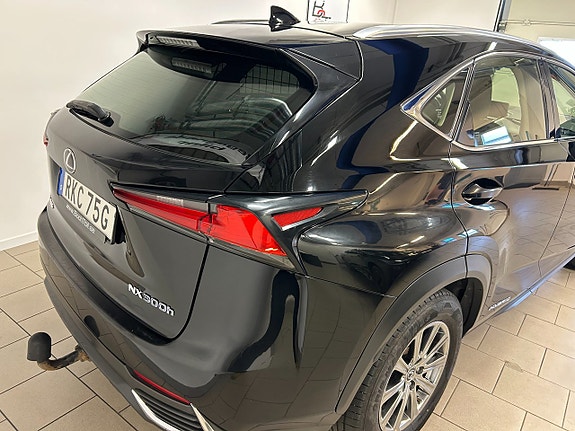 Lexus NX300h 4 of 15