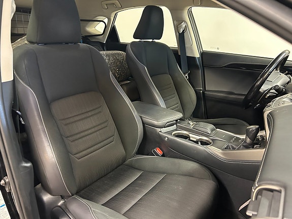 Lexus NX300h 7 of 15