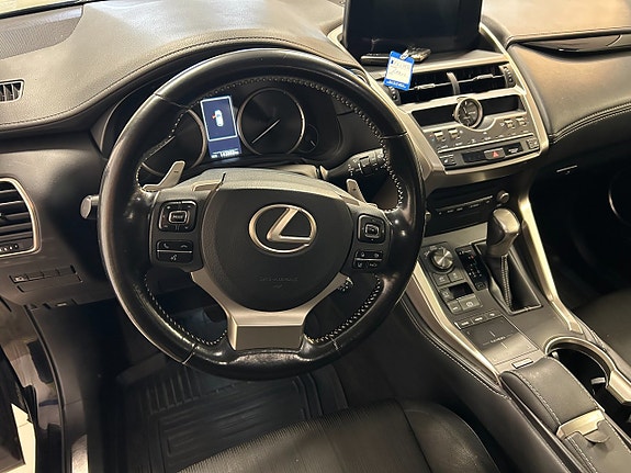 Lexus NX300h 12 of 15