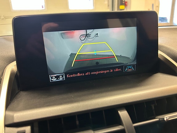 Lexus NX300h 14 of 15