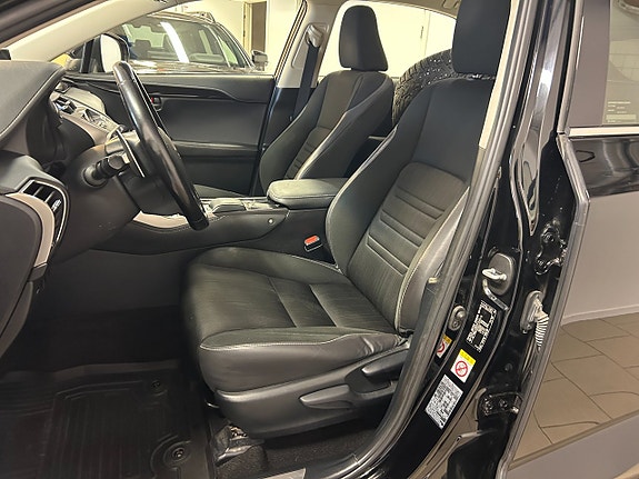 Lexus NX300h 10 of 15