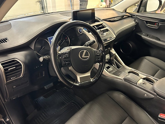 Lexus NX300h 11 of 15