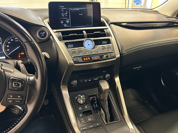 Lexus NX300h 13 of 15
