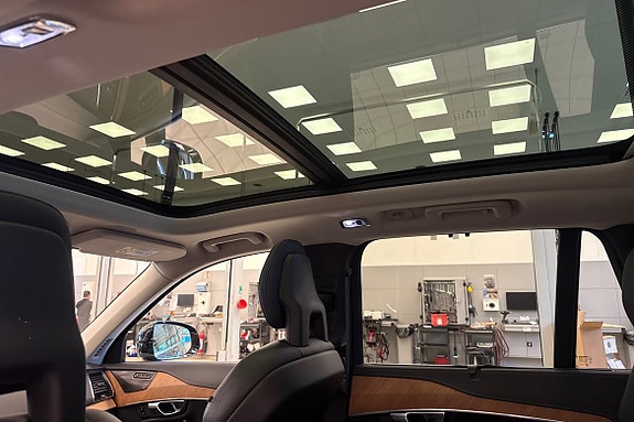 Volvo XC90 24 of 25
