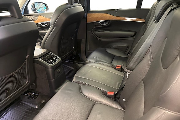 Volvo XC90 13 of 25
