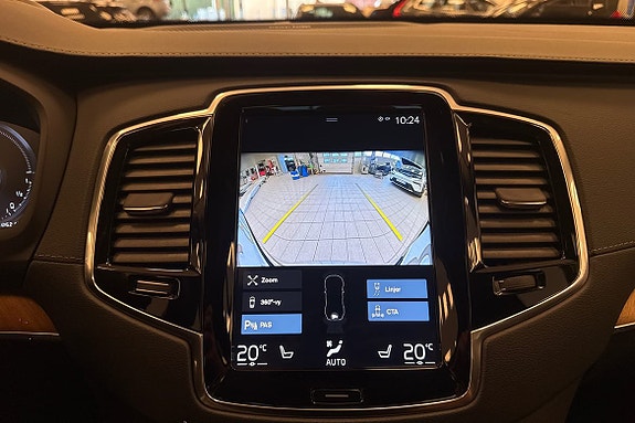 Volvo XC90 15 of 25