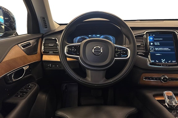 Volvo XC90 11 of 25