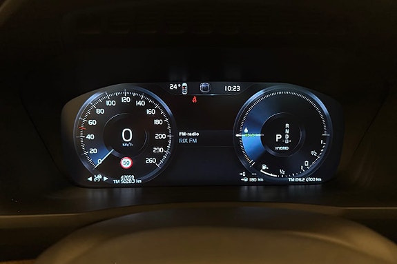 Volvo XC90 16 of 25
