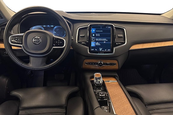 Volvo XC90 10 of 25