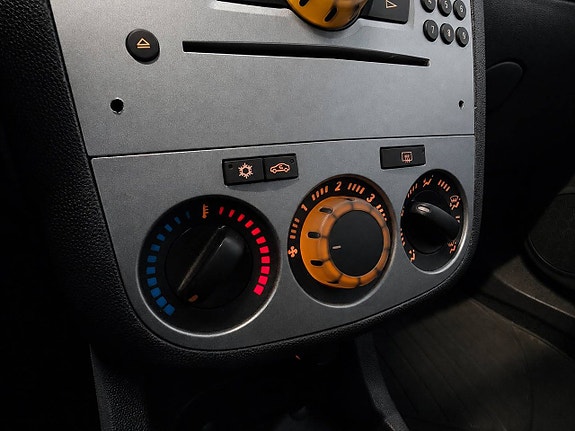 Opel Corsa 23 of 26