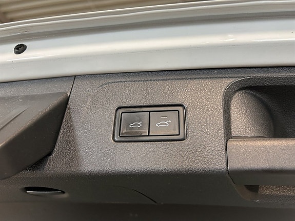 Volkswagen Passat 16 of 27