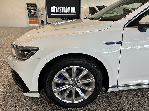 Volkswagen Passat 9 of 27