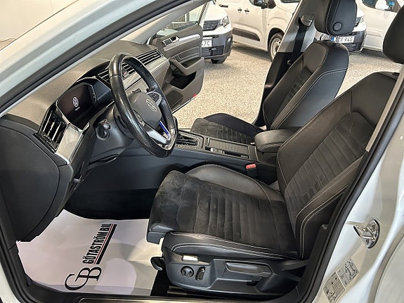 Volkswagen Passat 10 of 27