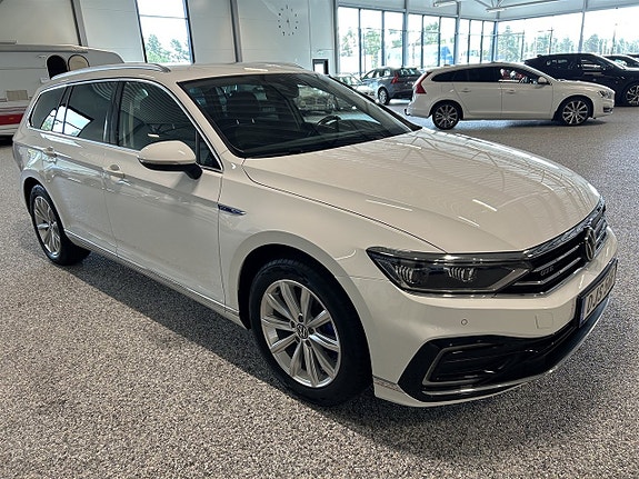 Volkswagen Passat 5 of 27