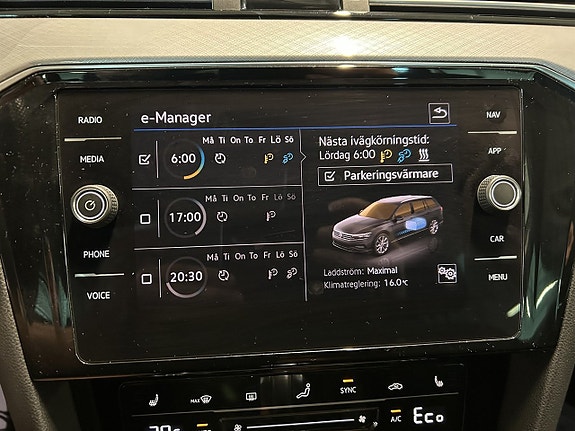 Volkswagen Passat 25 of 27