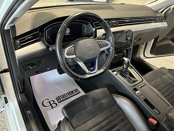 Volkswagen Passat 11 of 27