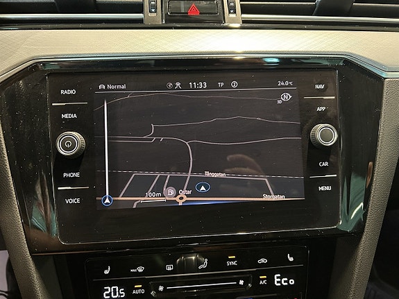 Volkswagen Passat 24 of 27