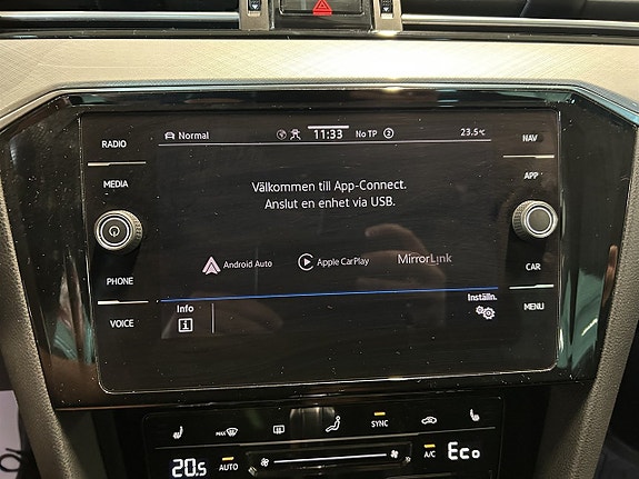 Volkswagen Passat 23 of 27