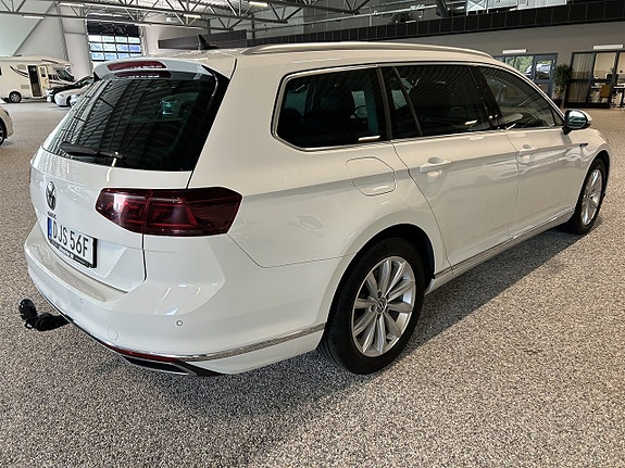 Volkswagen Passat 4 of 27