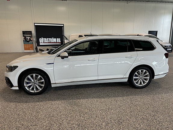 Volkswagen Passat 8 of 27