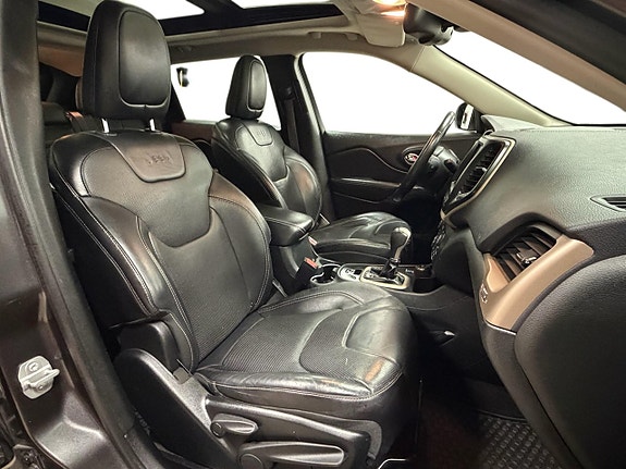 Jeep Cherokee 11 of 30