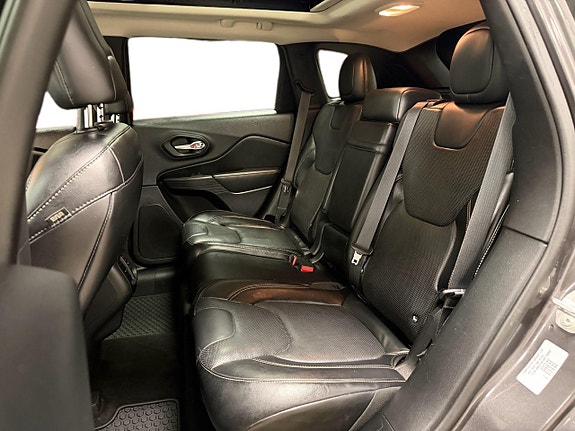 Jeep Cherokee 12 of 30