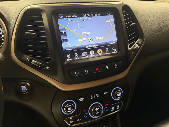 Jeep Cherokee 15 of 30