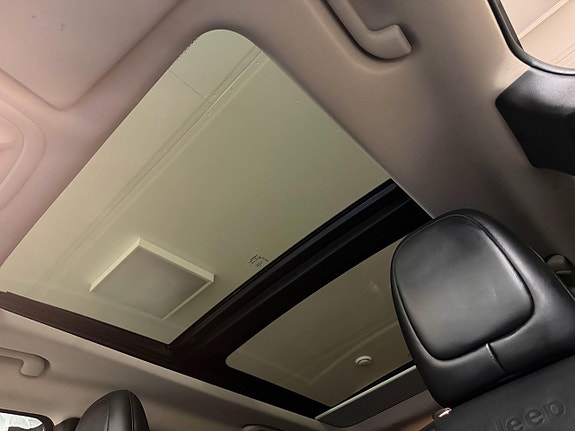 Jeep Cherokee 27 of 30