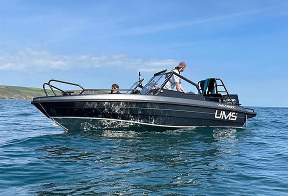 UMS 585 DC + Mercury 115 4 of 19