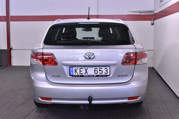 Toyota Avensis 5 of 9