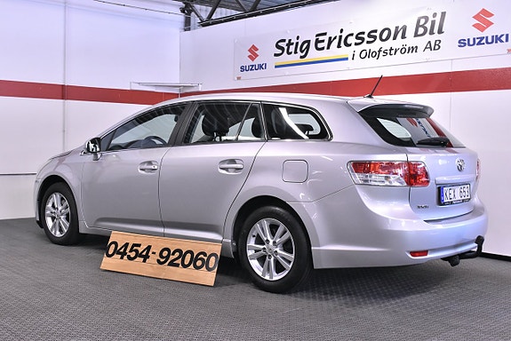 Toyota Avensis 3 of 9