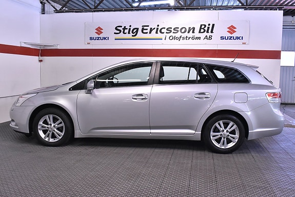 Toyota Avensis 4 of 9