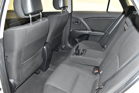 Toyota Avensis 7 of 9
