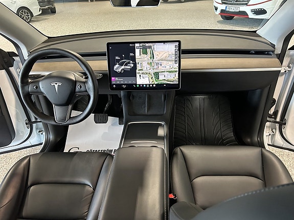Tesla Model Y 19 of 24