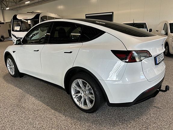 Tesla Model Y 2 of 24