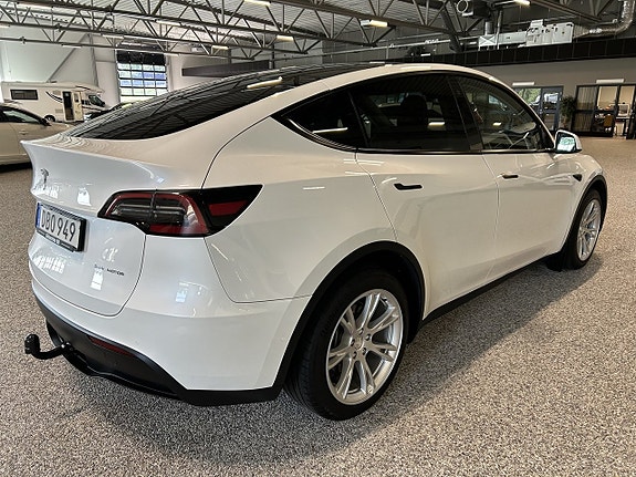 Tesla Model Y 4 of 24