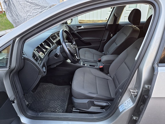 Volkswagen Golf VII 6 of 10