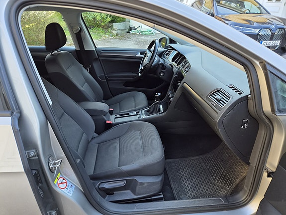 Volkswagen Golf VII 7 of 10