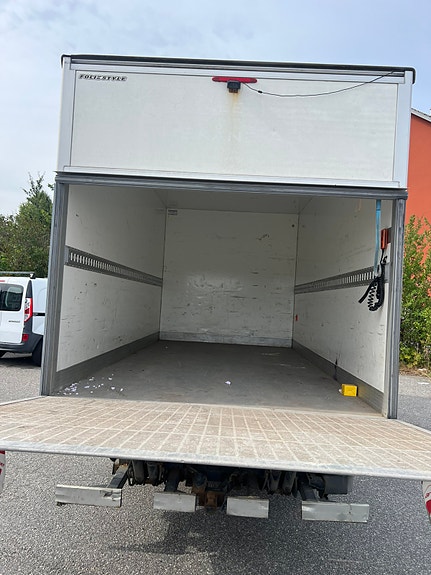 Nissan NV400 5 of 6