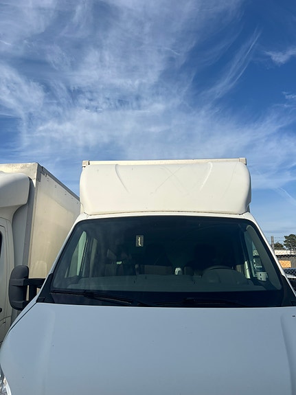 Nissan NV400 2 of 6