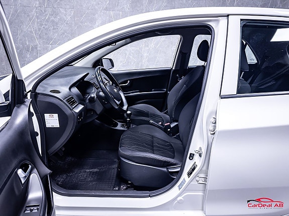 Kia Picanto 10 of 27