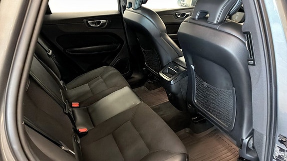 Volvo XC60 5 of 12