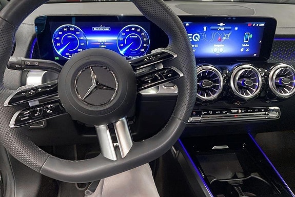Mercedes-Benz EQB250+ 7 of 14