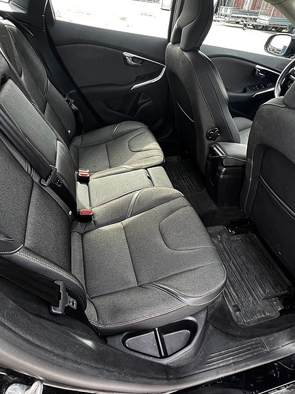 Volvo V40 Cross Country 7 of 11