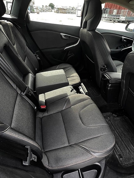 Volvo V40 Cross Country 8 of 11