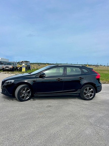Volvo V40 Cross Country 3 of 11