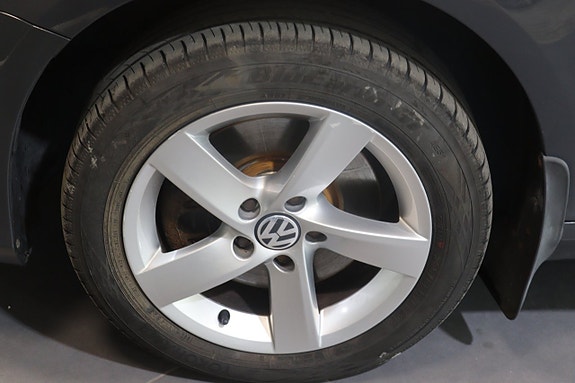 Volkswagen Passat 15 of 23