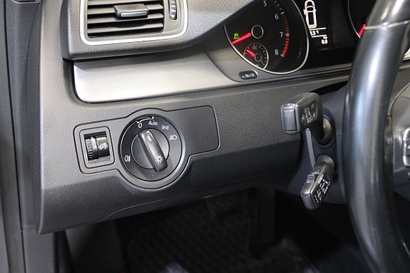 Volkswagen Passat 18 of 23