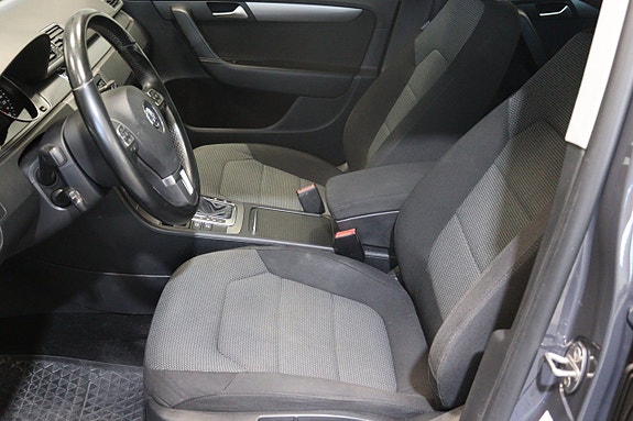 Volkswagen Passat 17 of 23